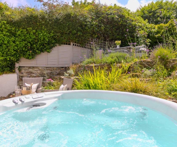 Carbis-bay-cottages-with-hot-tub