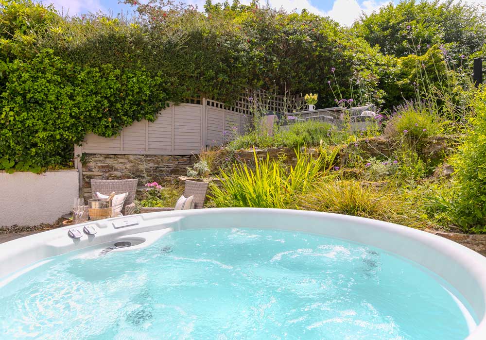 Carbis-bay-cottages-with-hot-tub
